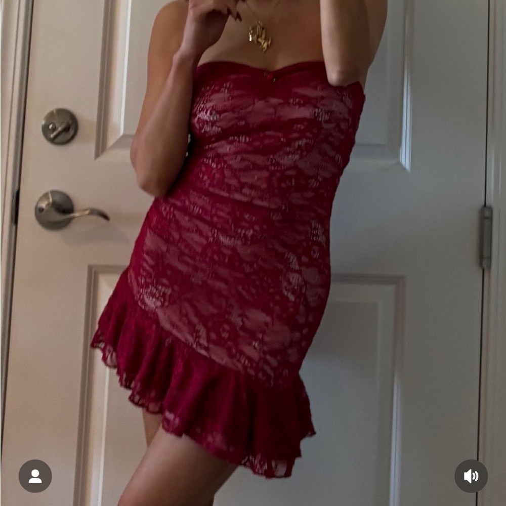 Elegant Red Lace Strapless Dress